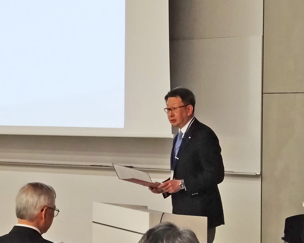 横手学長より開会挨拶